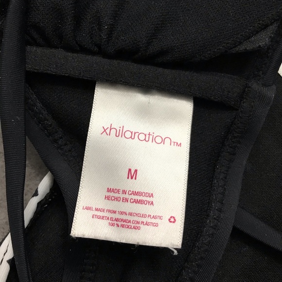 Size medium swim suit - Picture 3 of 3